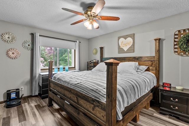 8409 Knollwood Dr, Mounds View, MN 55112 - bedroom featuring wood finished floors, a textured ceiling, and a ceiling fan
