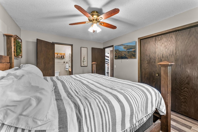 8409 Knollwood Dr, Mounds View, MN 55112 - bedroom featuring a textured ceiling, wood finished floors, ceiling fan, and ensuite bathroom