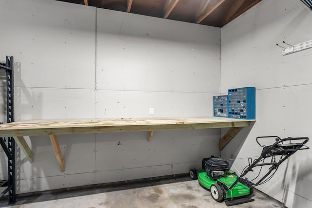8409 Knollwood Dr, Mounds View, MN 55112 - detailed view of concrete flooring