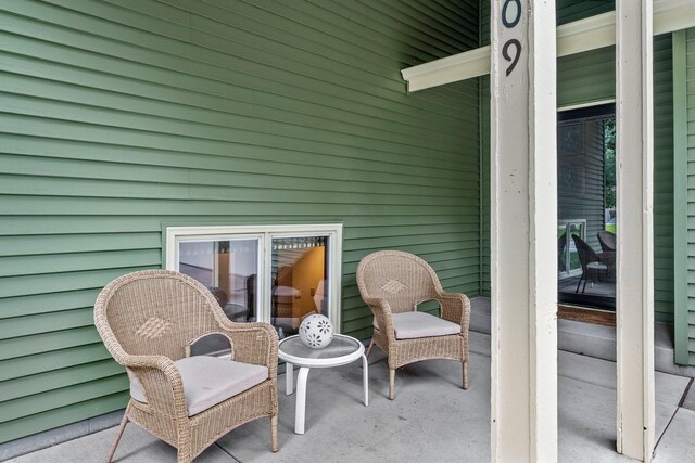 8409 Knollwood Dr, Mounds View, MN 55112 - view of patio