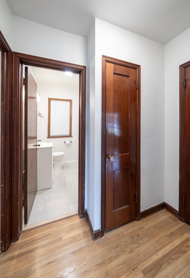 1368 Dale St N, Saint Paul, MN 55117 - hall featuring baseboards and light wood-style floors
