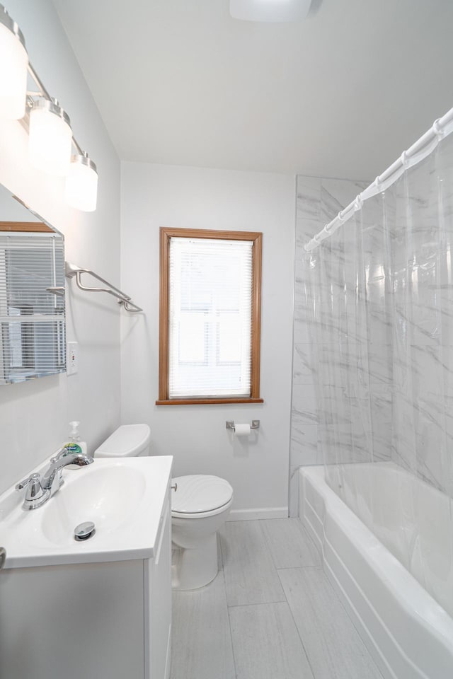 1368 Dale St N, Saint Paul, MN 55117 - full bath with vanity and tub / shower combination