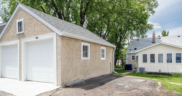 1368 Dale St N, Saint Paul, MN 55117 - view of garage