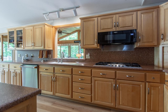 27488 Ridgewood Dr, Merrifield, MN 56465 - kitchen with appliances with stainless steel finishes, dark countertops, a sink, and light wood finished floors