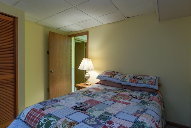 27488 Ridgewood Dr, Merrifield, MN 56465 - carpeted bedroom featuring a drop ceiling and a closet