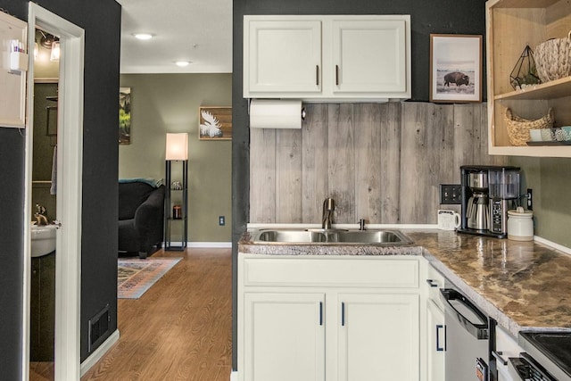 1146 100th Dr NE Unit A, Blaine, MN 55434 - kitchen featuring white cabinetry, light wood-type flooring, dishwasher, and range