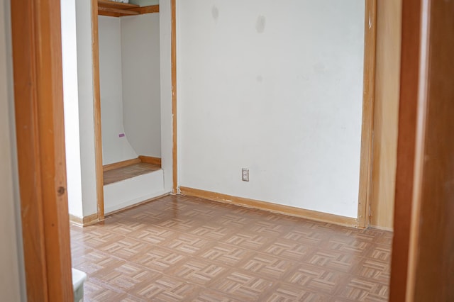 2161 Ross Ave E, Saint Paul, MN 55119 - unfurnished bedroom featuring baseboards and a closet