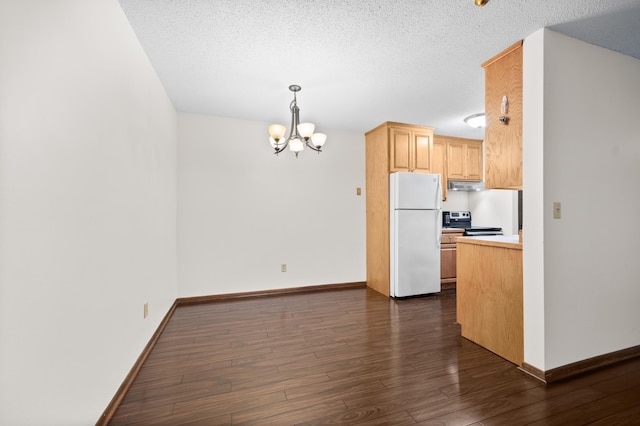 2800 Hillsboro Ave N Unit 214, New Hope, MN 55427 - kitchen featuring freestanding refrigerator, stainless steel electric stove, a chandelier, dark wood finished floors, and under cabinet range hood