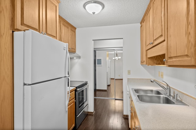 2800 Hillsboro Ave N Unit 214, New Hope, MN 55427 - kitchen featuring freestanding refrigerator, electric range, dark wood-style floors, a textured ceiling, and light countertops