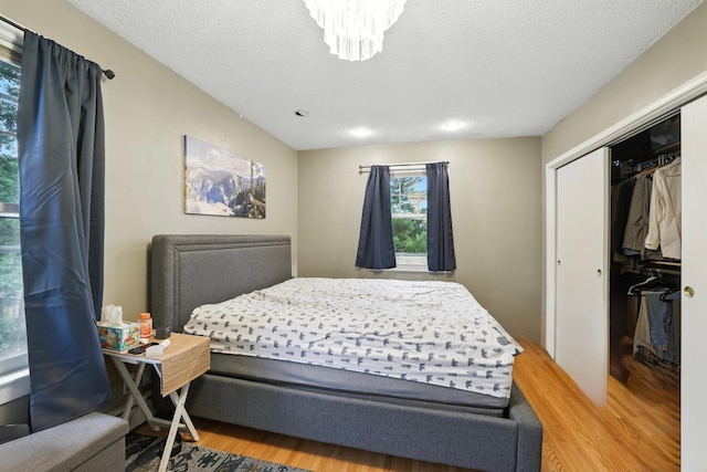 2516 Humboldt Ave S, Minneapolis, MN 55405 - bedroom with light wood-style floors, a closet, and recessed lighting
