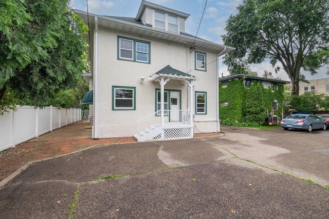 2516 Humboldt Ave S, Minneapolis, MN 55405 - traditional style home with stucco siding