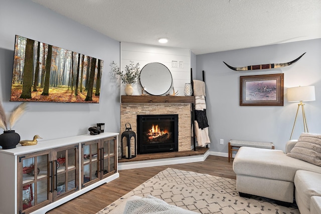 809 Cologne Ln, Waverly, MN 55390 - living area featuring wood finished floors, a fireplace, a textured ceiling, and recessed lighting