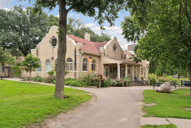 1901 Emerson Ave S Unit 104, Minneapolis, MN 55403 - view of front of property with covered porch, a front lawn, stucco siding, and driveway