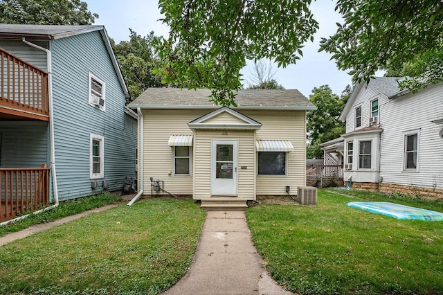 216 6th St, Red Wing, MN 55066 - view of front facade with a front yard and cooling unit