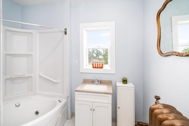416 6th St, Duluth, MN 55805 - full bath featuring plenty of natural light, vanity, and a combined bath / shower with jetted tub