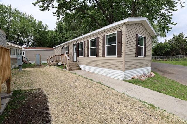 16962 Kenrick Ave Unit 7, Lakeville, MN 55044 - manufactured / mobile home featuring driveway