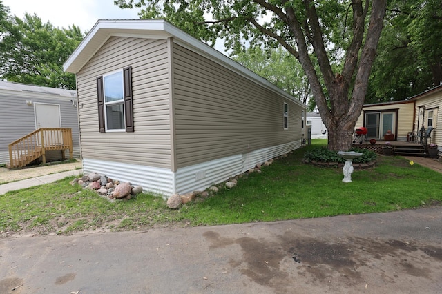 16962 Kenrick Ave Unit 7, Lakeville, MN 55044 - view of side of property with a lawn