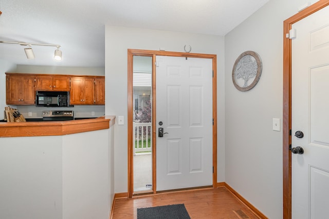 29259 Wildwood Rd, Chisago City, MN 55013 - foyer entrance with light wood-style floors and baseboards