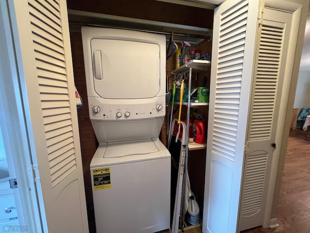 2711 12th St S Unit A2, Fargo, ND 58103 - washroom featuring stacked washer / drying machine and wood finished floors