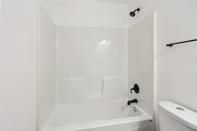 933 Beech St, Saint Paul, MN 55106 - full bathroom with toilet and washtub / shower combination