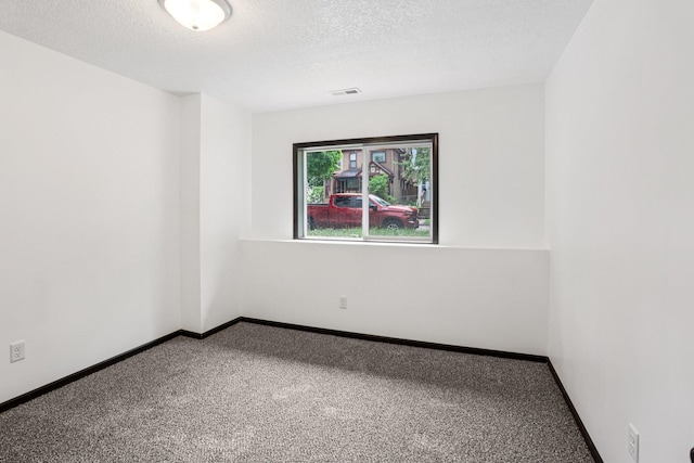 933 Beech St, Saint Paul, MN 55106 - carpeted empty room featuring a textured ceiling