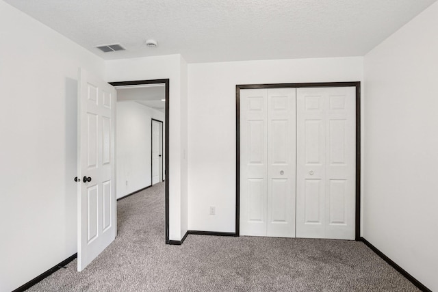 933 Beech St, Saint Paul, MN 55106 - unfurnished bedroom with carpet, a textured ceiling, and a closet