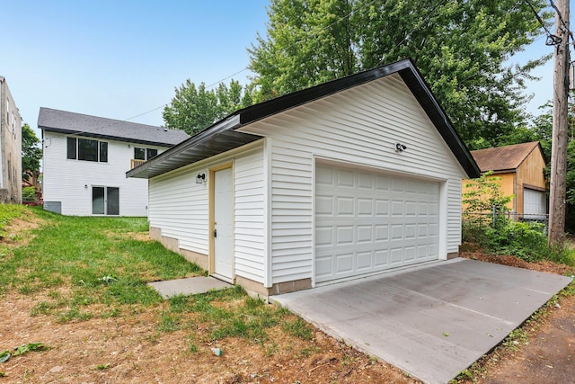 933 Beech St, Saint Paul, MN 55106 - view of detached garage