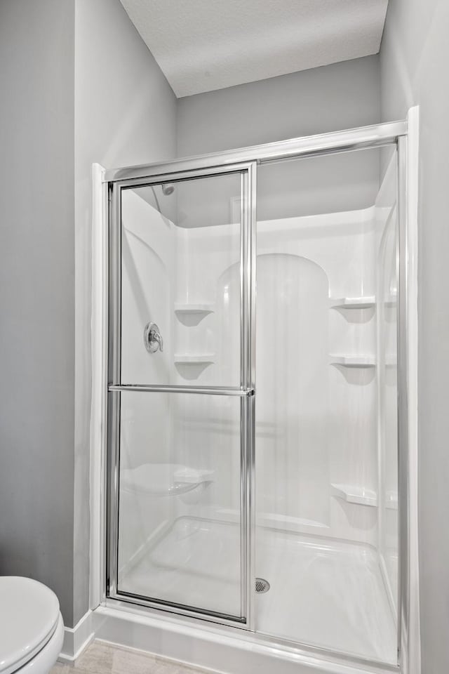 1401 142nd Ct E, Rosemount, MN 55068 - full bath featuring toilet, a shower stall, and a textured ceiling