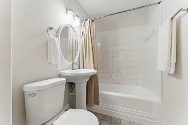 1032 Scheffer Ave, Saint Paul, MN 55102 - full bathroom featuring toilet, tile patterned floors, and shower / bath combo