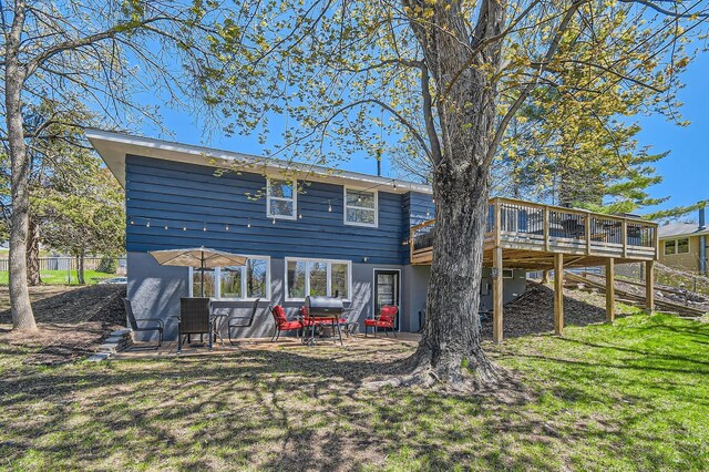 13812 Steven Rd, Burnsville, MN 55337 - back of property with a wooden deck, a yard, and a patio