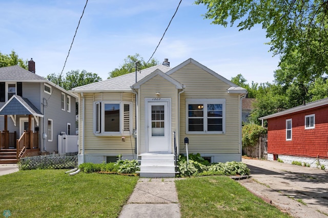 1307 5th St S, Fargo, ND 58103 - bungalow-style home featuring entry steps