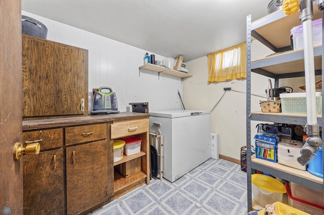 1307 5th St S, Fargo, ND 58103 - washroom featuring light floors