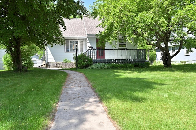 619 9th Ave, Grand Rapids, MN 55744 - view of front of house with roof with shingles and a front lawn