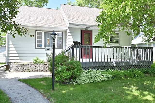 619 9th Ave, Grand Rapids, MN 55744 - view of front of house featuring a shingled roof and a front yard