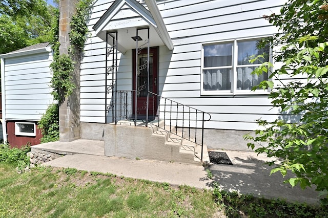 619 9th Ave, Grand Rapids, MN 55744 - entrance to property with a chimney