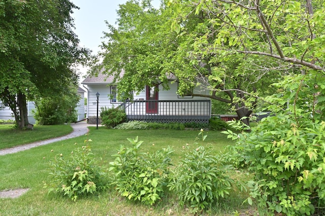 619 9th Ave, Grand Rapids, MN 55744 - view of front facade with a front lawn and a deck