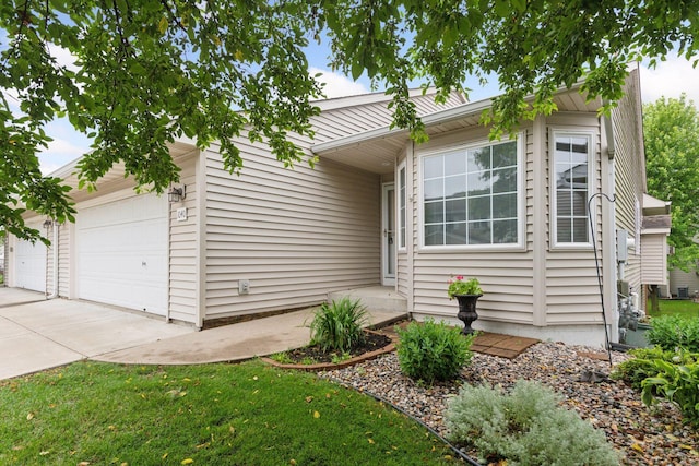 1040 Primrose Ln, Waconia, MN 55387 - single story home with a garage and concrete driveway