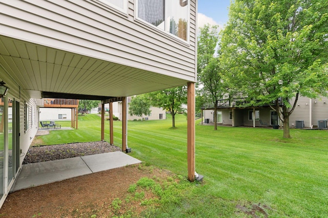 1040 Primrose Ln, Waconia, MN 55387 - view of grassy yard