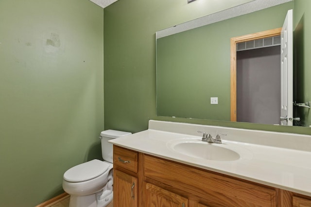 5425 Fawn Ct SE, Prior Lake, MN 55372 - half bathroom featuring toilet and vanity