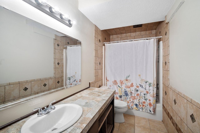 13912 80th St NE, Otsego, MN 55330 - bathroom featuring tile walls, vanity, toilet, shower / tub combo, and a textured ceiling