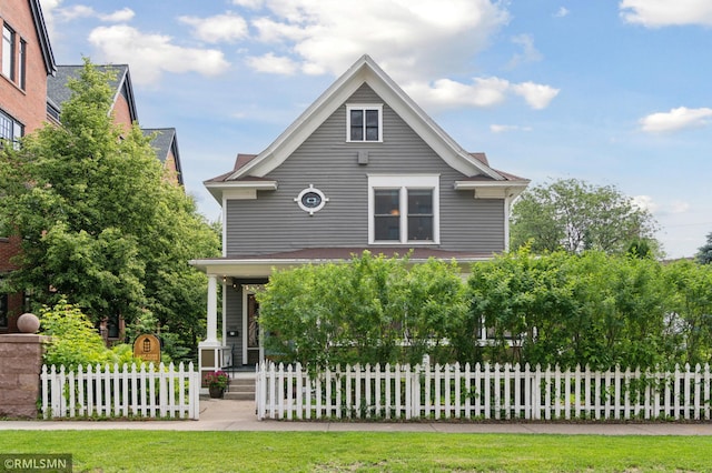 76 Western Ave N, Saint Paul, MN 55102 - view of front facade featuring a porch and a fenced front yard