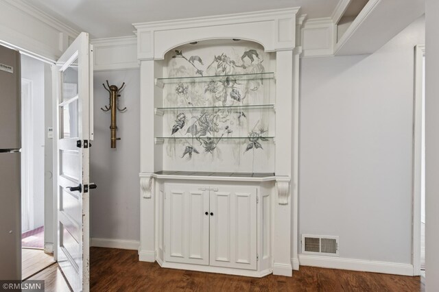 76 Western Ave N, Saint Paul, MN 55102 - detailed view of wood finished floors and freestanding refrigerator