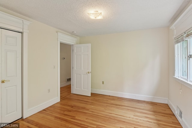 76 Western Ave N, Saint Paul, MN 55102 - empty room with light wood-style floors and a textured ceiling