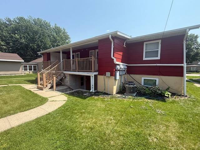 411 Broadway St, Redwood Falls, MN 56283 - view of front facade featuring a front yard and stairs