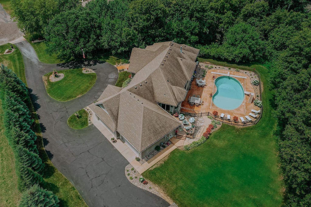 1509 Haller Ct S, Maplewood, MN 55119 - aerial view of property's location with a pool