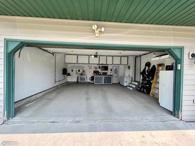 1922 13th Ave N, Moorhead, MN 56560 - view of garage