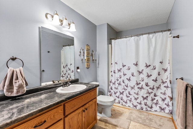 315 Roosevelt St S Unit B, Cambridge, MN 55008 - full bath featuring vanity, toilet, and a shower with shower curtain