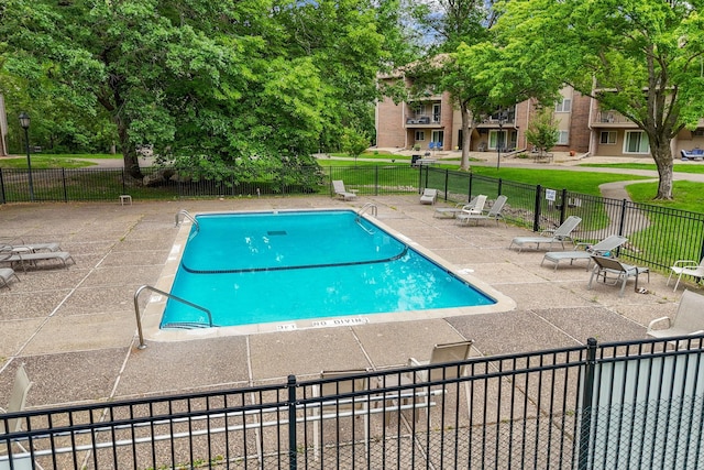 3850 Plymouth Blvd Unit 212, Plymouth, MN 55446 - community pool with a patio