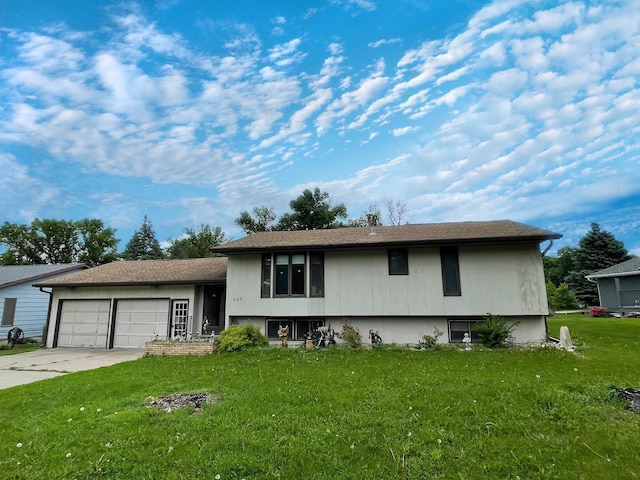 605 13th St, Mountain Lake, MN 56159 - split level home with a garage, concrete driveway, and a front yard