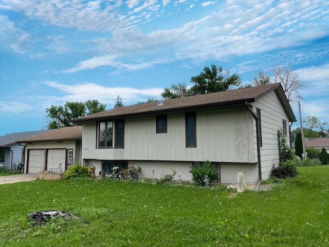 605 13th St, Mountain Lake, MN 56159 - split level home with an attached garage, a front yard, and concrete driveway